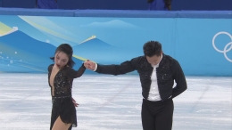 Pamatykite: dailiojo čiuožimo porų trumpoje programoje kinai užfiksavo pasaulio rekordą 
